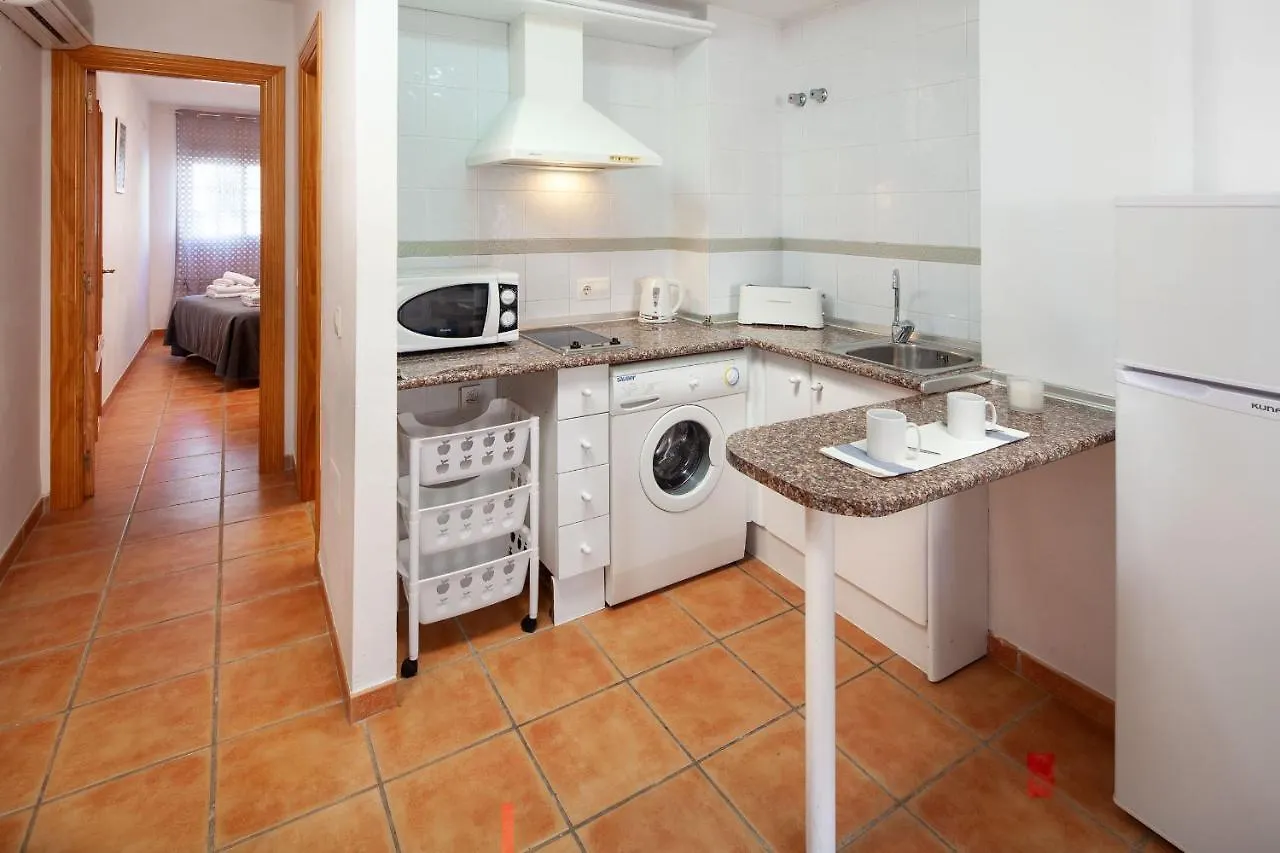 شقة توريمولينوس  في Apartamento 1A En Carihuela Junto A La Playa